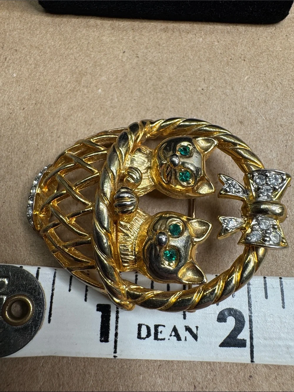Vintage Gold-Tone Cat Basket Brooch with Green Eyes - Unbranded